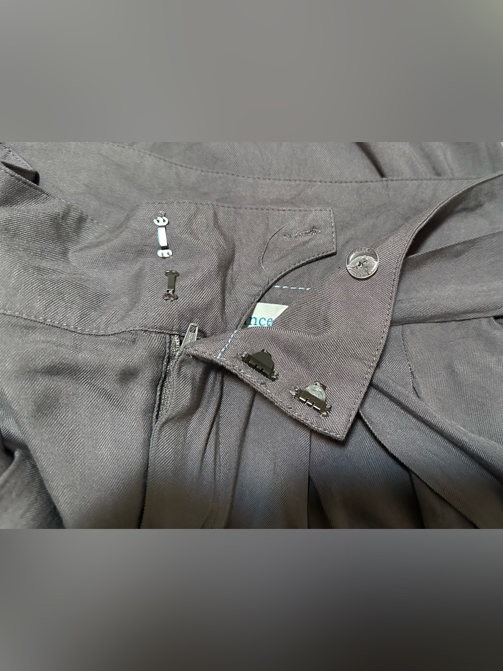 Sundance Gray 100% Rayon Tie Waist Pants Women’s Size 8 Boho Casual Tapered Leg - Picture 7 of 12